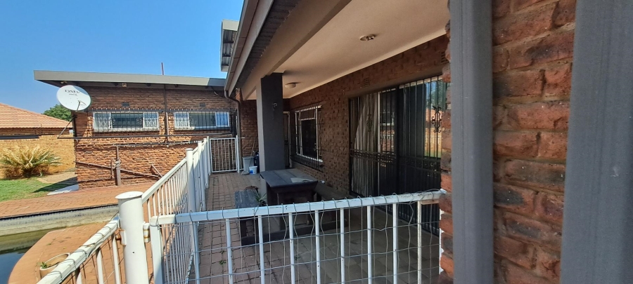3 Bedroom Property for Sale in Brackenhurst Gauteng