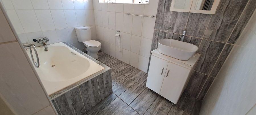 3 Bedroom Property for Sale in Brackenhurst Gauteng
