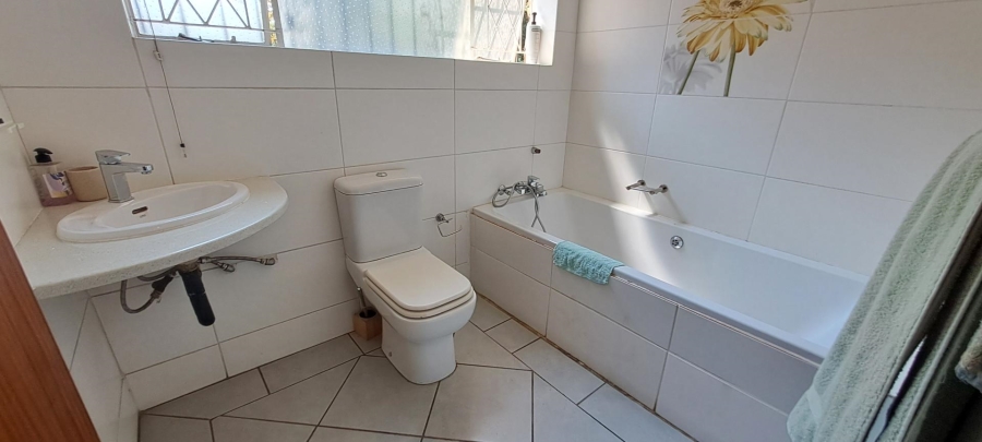3 Bedroom Property for Sale in Brackenhurst Gauteng