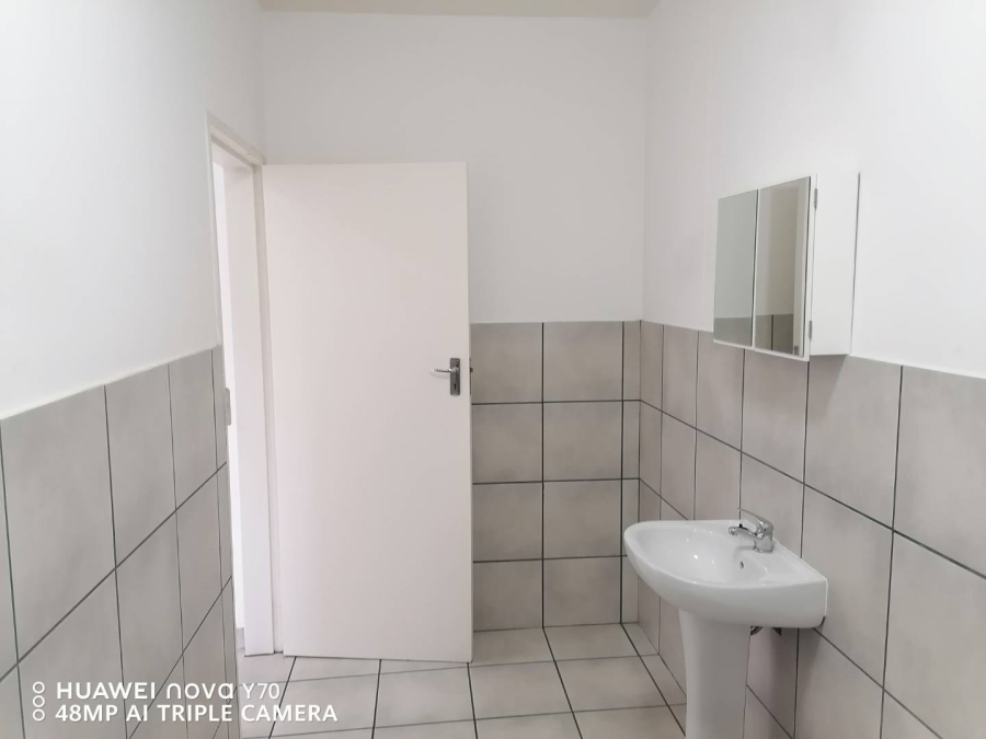 2 Bedroom Property for Sale in Pretoria North Gauteng