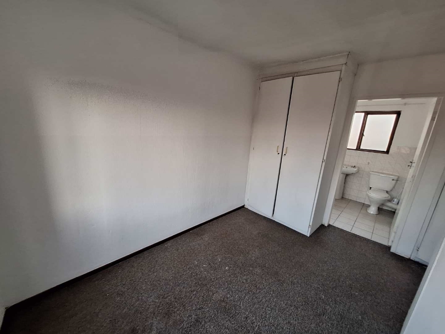 To Let 1 Bedroom Property for Rent in Weltevreden Park Gauteng