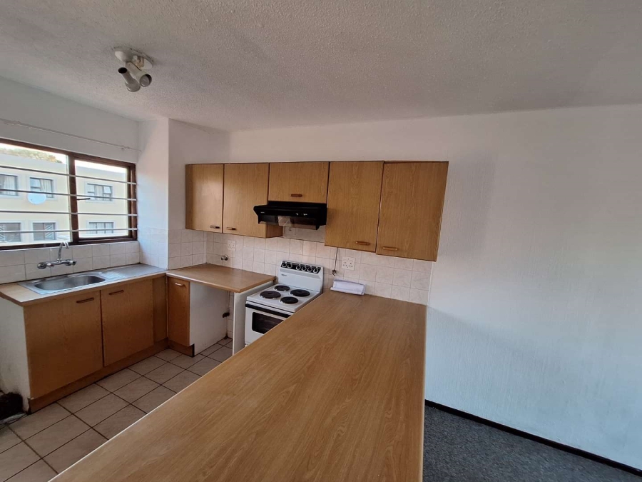 To Let 1 Bedroom Property for Rent in Weltevreden Park Gauteng