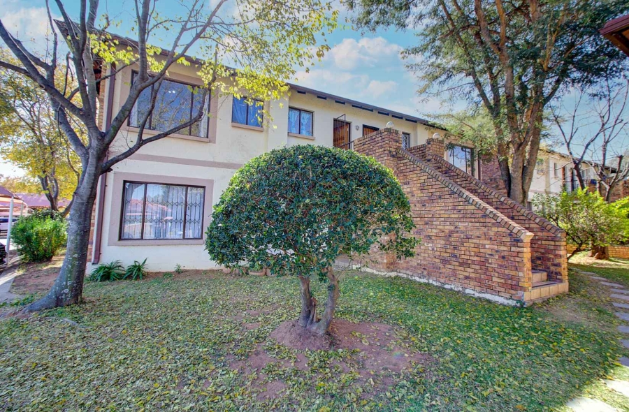2 Bedroom Property for Sale in Wilgeheuwel Gauteng