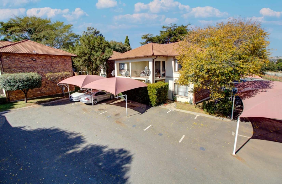 2 Bedroom Property for Sale in Wilgeheuwel Gauteng