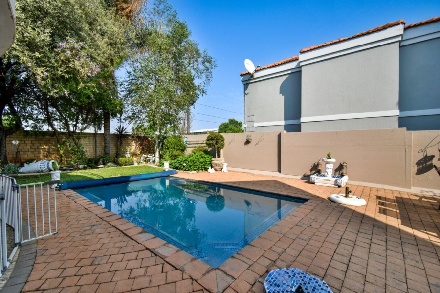 5 Bedroom Property for Sale in Midstream Estate Gauteng