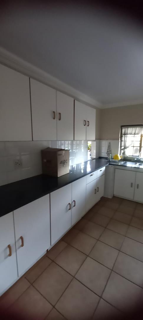 5 Bedroom Property for Sale in Vissershoek AH Gauteng