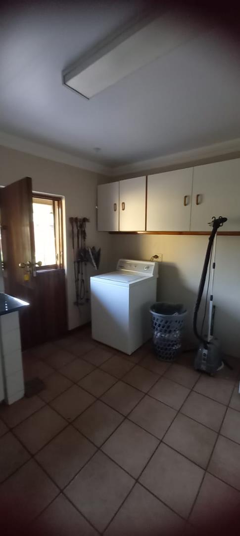 5 Bedroom Property for Sale in Vissershoek AH Gauteng