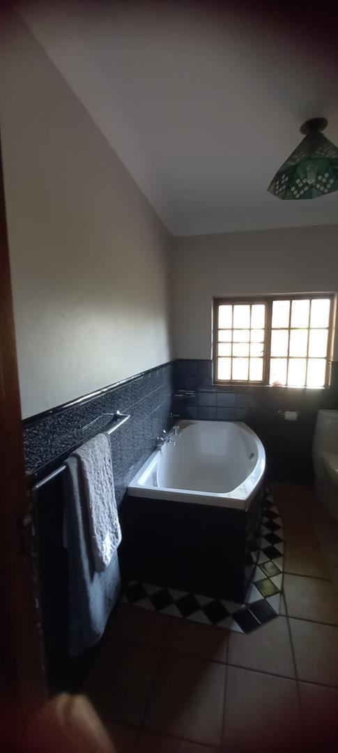 5 Bedroom Property for Sale in Vissershoek AH Gauteng