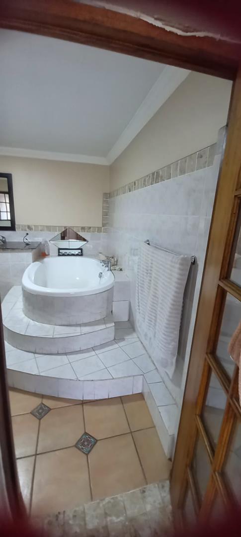 5 Bedroom Property for Sale in Vissershoek AH Gauteng