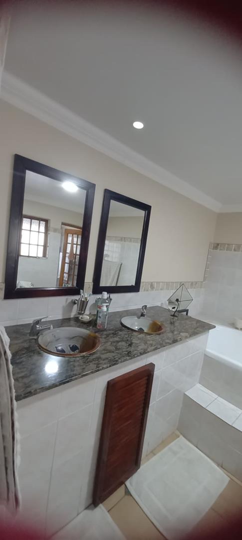 5 Bedroom Property for Sale in Vissershoek AH Gauteng