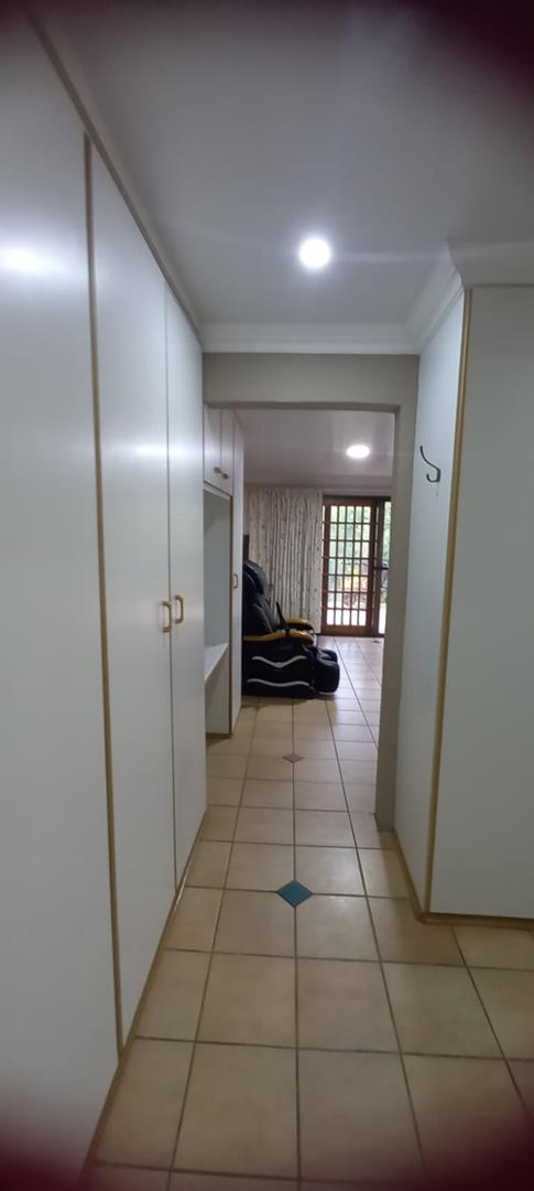 5 Bedroom Property for Sale in Vissershoek AH Gauteng