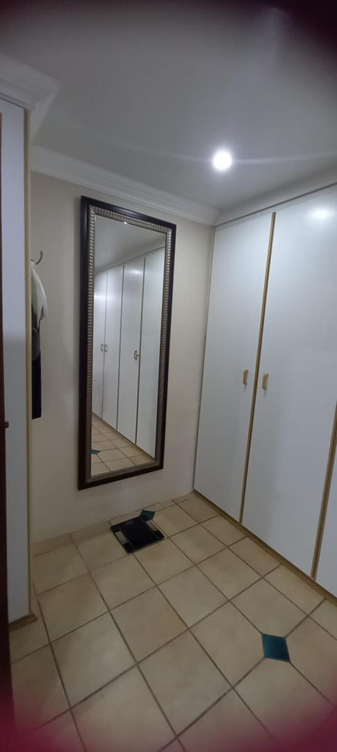 5 Bedroom Property for Sale in Vissershoek AH Gauteng