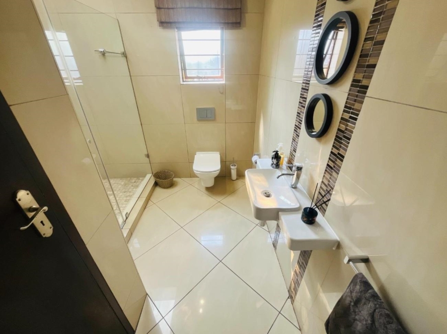 5 Bedroom Property for Sale in Meyersdal Gauteng