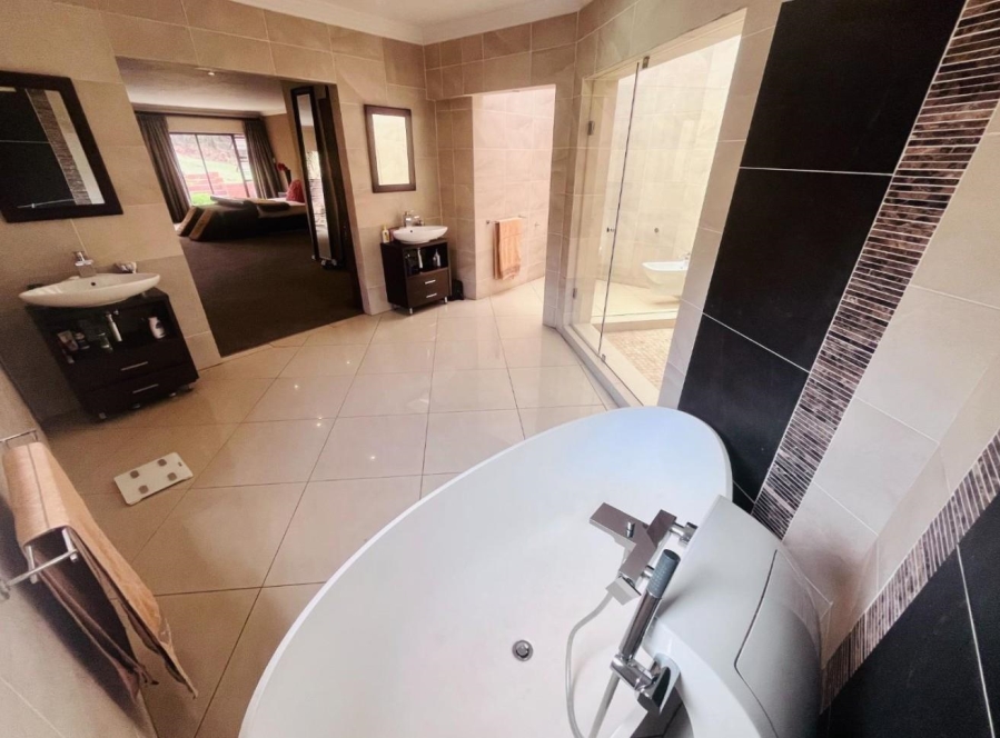 5 Bedroom Property for Sale in Meyersdal Gauteng