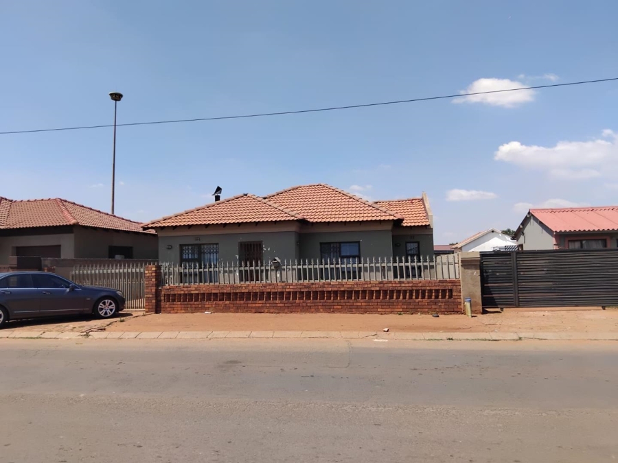 5 Bedroom Property for Sale in Vosloorus Gauteng