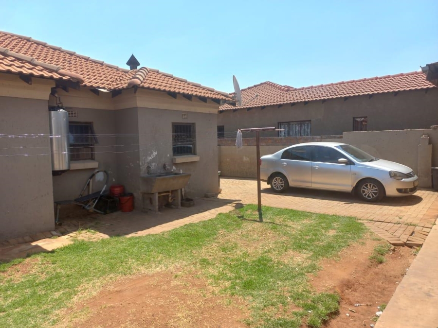 5 Bedroom Property for Sale in Vosloorus Gauteng