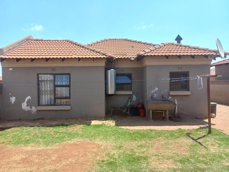 5 Bedroom Property for Sale in Vosloorus Gauteng