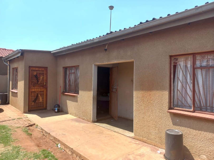 5 Bedroom Property for Sale in Vosloorus Gauteng
