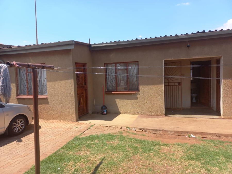 5 Bedroom Property for Sale in Vosloorus Gauteng