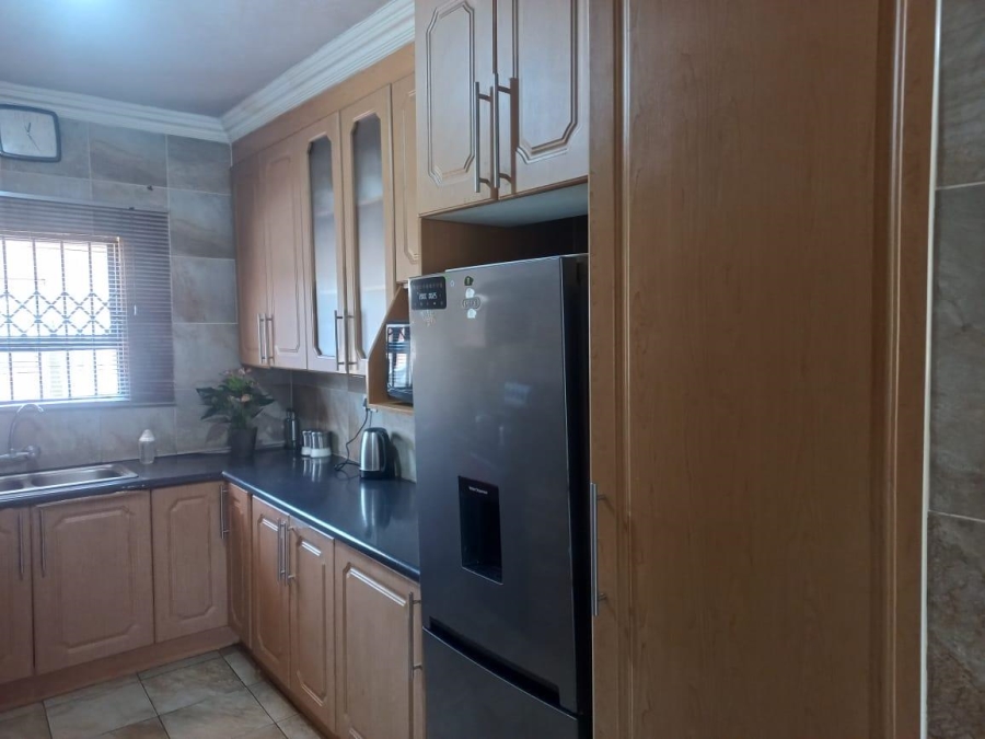 5 Bedroom Property for Sale in Vosloorus Gauteng