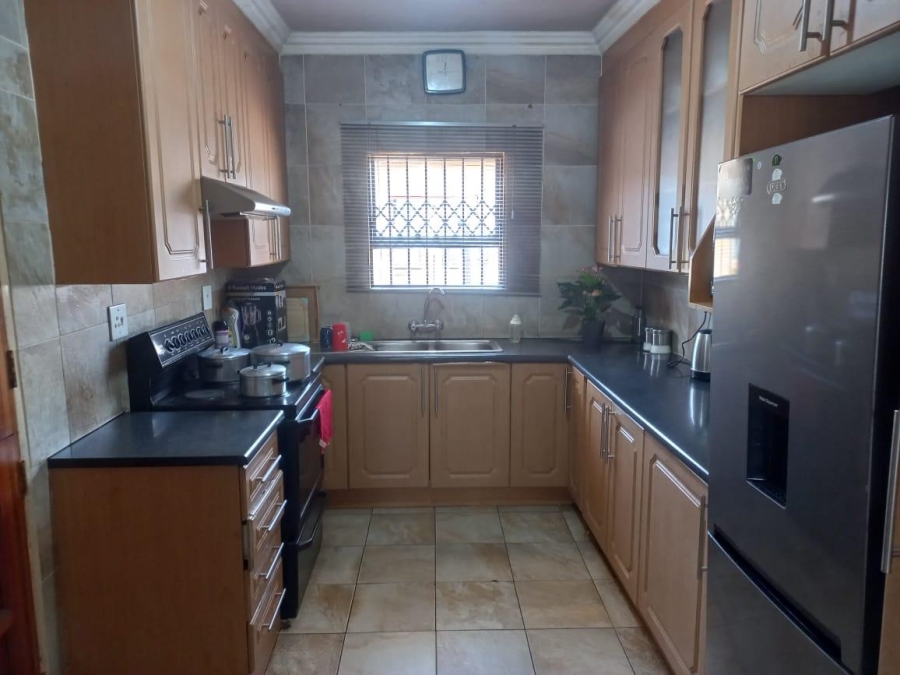 5 Bedroom Property for Sale in Vosloorus Gauteng