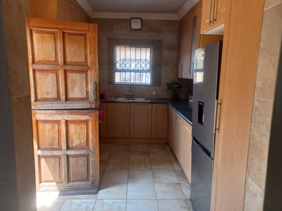 5 Bedroom Property for Sale in Vosloorus Gauteng