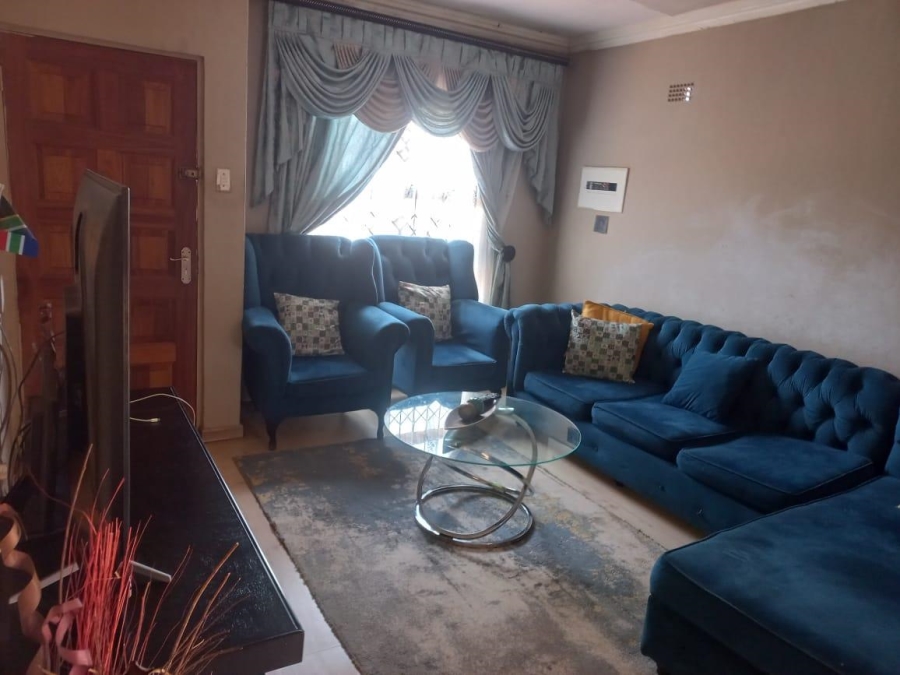 5 Bedroom Property for Sale in Vosloorus Gauteng