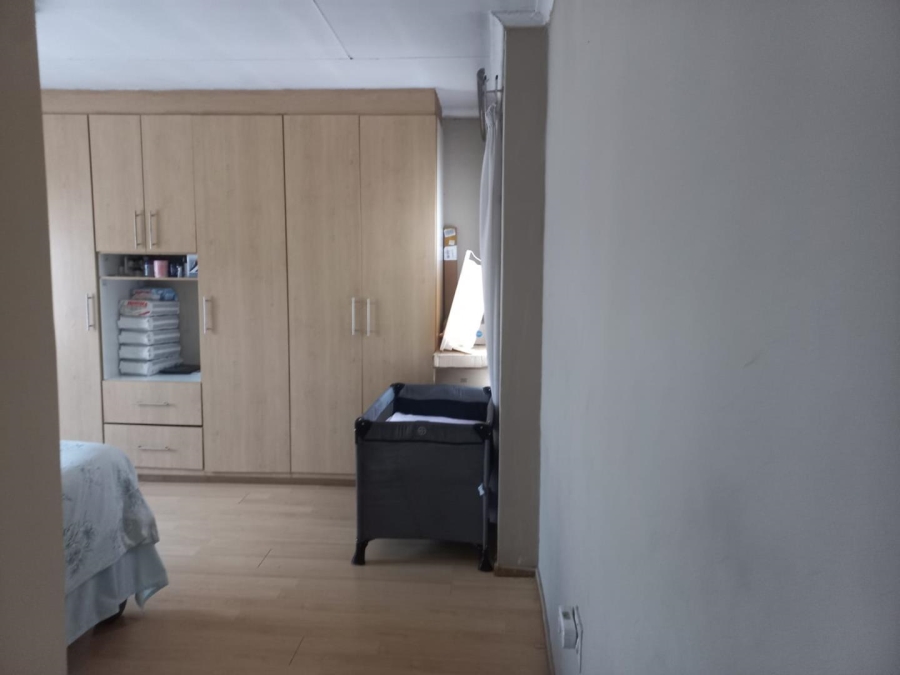 5 Bedroom Property for Sale in Vosloorus Gauteng