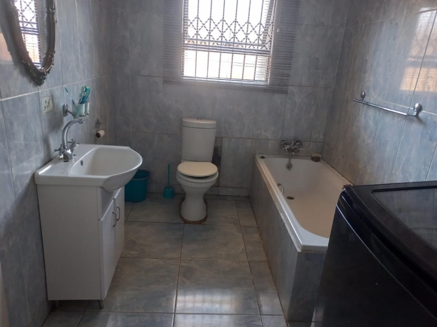 5 Bedroom Property for Sale in Vosloorus Gauteng