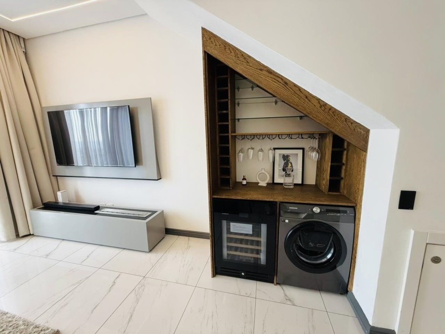 To Let 1 Bedroom Property for Rent in Sandown Gauteng