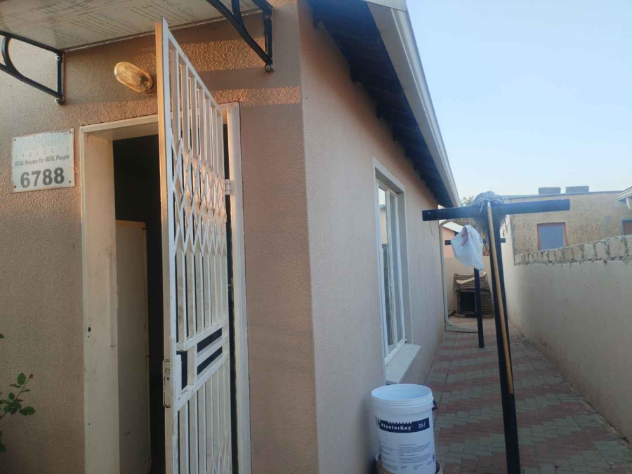 To Let 2 Bedroom Property for Rent in Mahube Valley Gauteng