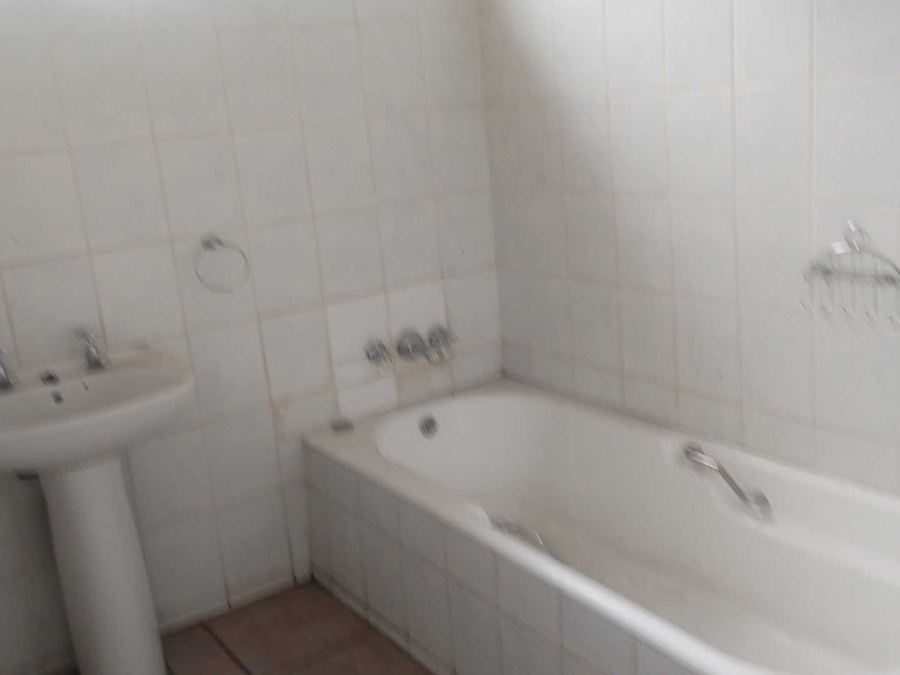 To Let 4 Bedroom Property for Rent in East Lynne Gauteng