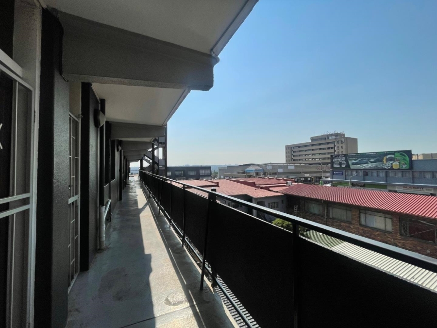 1 Bedroom Property for Sale in Edenvale Central Gauteng