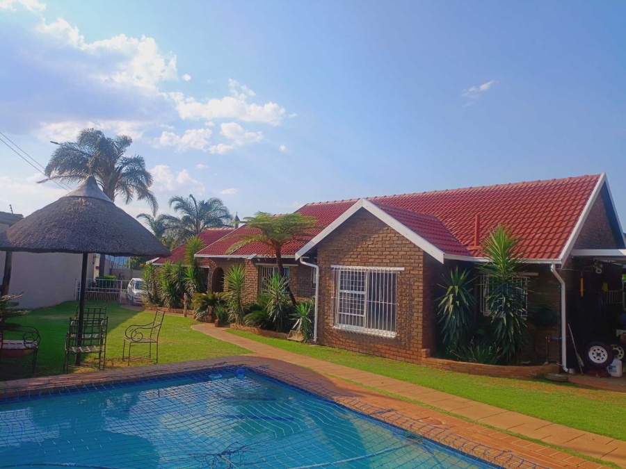4 Bedroom Property for Sale in Florida Glen Gauteng