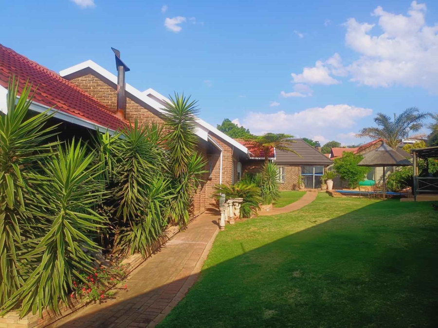 4 Bedroom Property for Sale in Florida Glen Gauteng