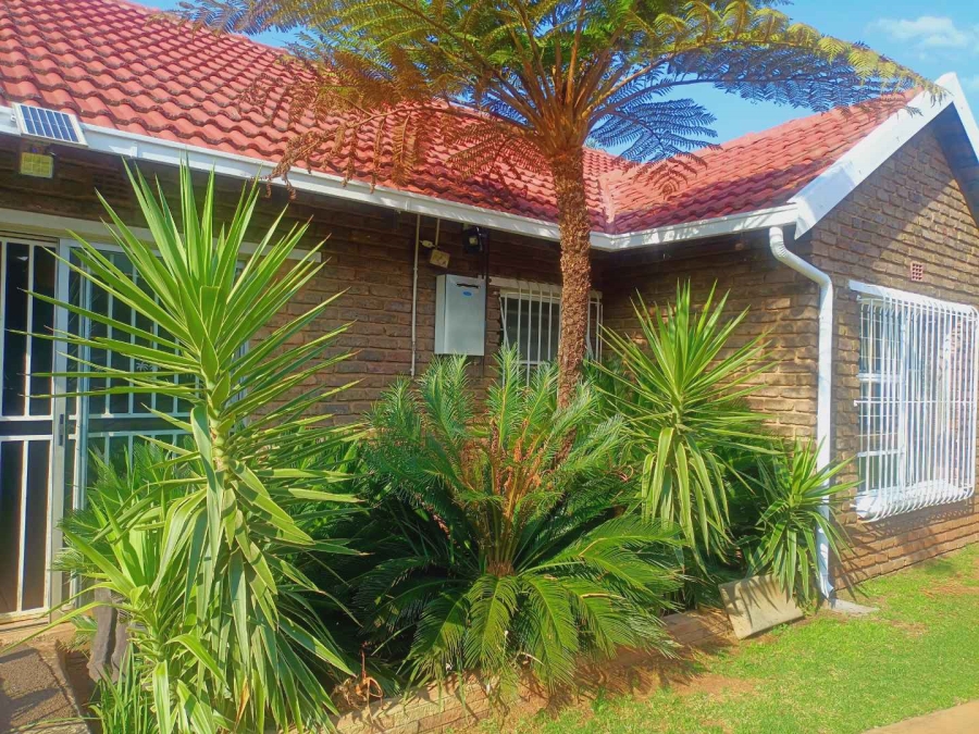 4 Bedroom Property for Sale in Florida Glen Gauteng