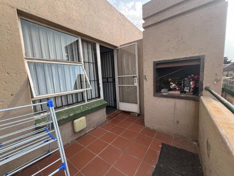 2 Bedroom Property for Sale in Groblerpark Gauteng