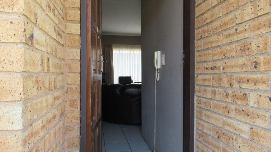 2 Bedroom Property for Sale in Meredale Gauteng