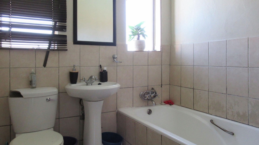 2 Bedroom Property for Sale in Meredale Gauteng