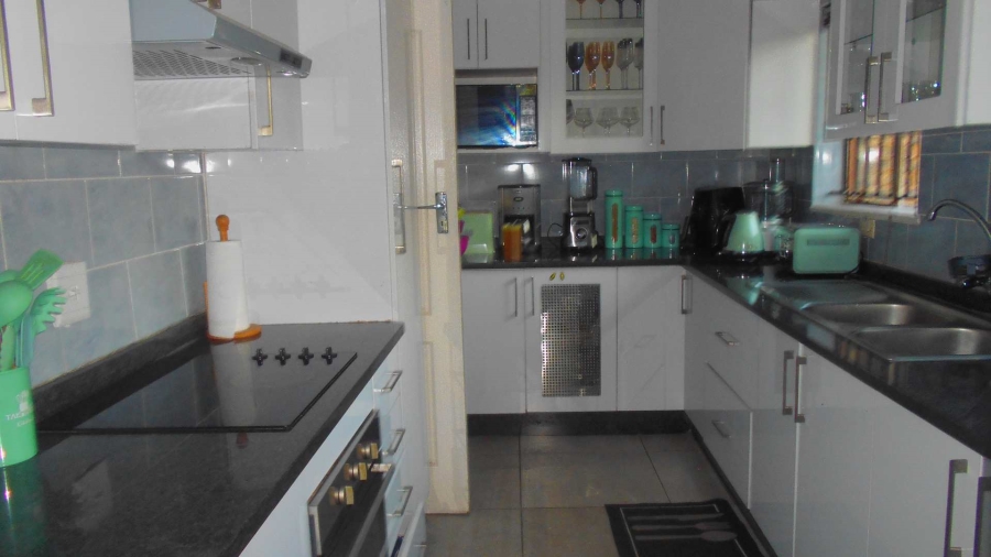 4 Bedroom Property for Sale in Brackenhurst Gauteng