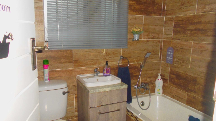4 Bedroom Property for Sale in Brackenhurst Gauteng