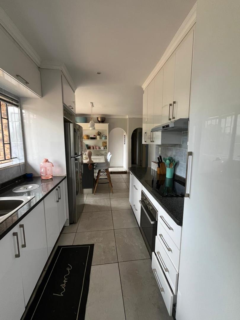 4 Bedroom Property for Sale in Brackenhurst Gauteng