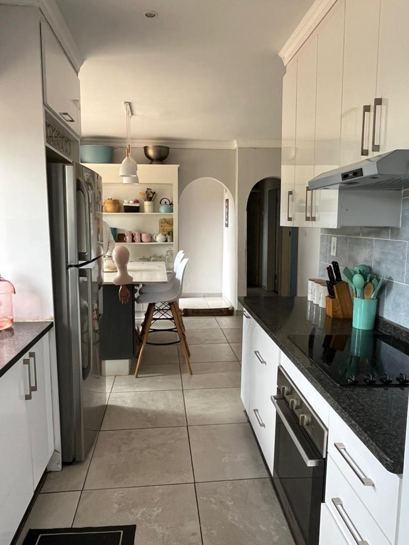 4 Bedroom Property for Sale in Brackenhurst Gauteng