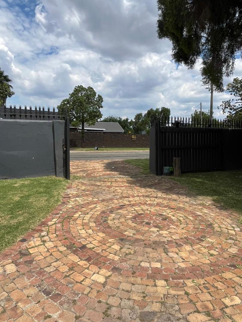 4 Bedroom Property for Sale in Brackenhurst Gauteng