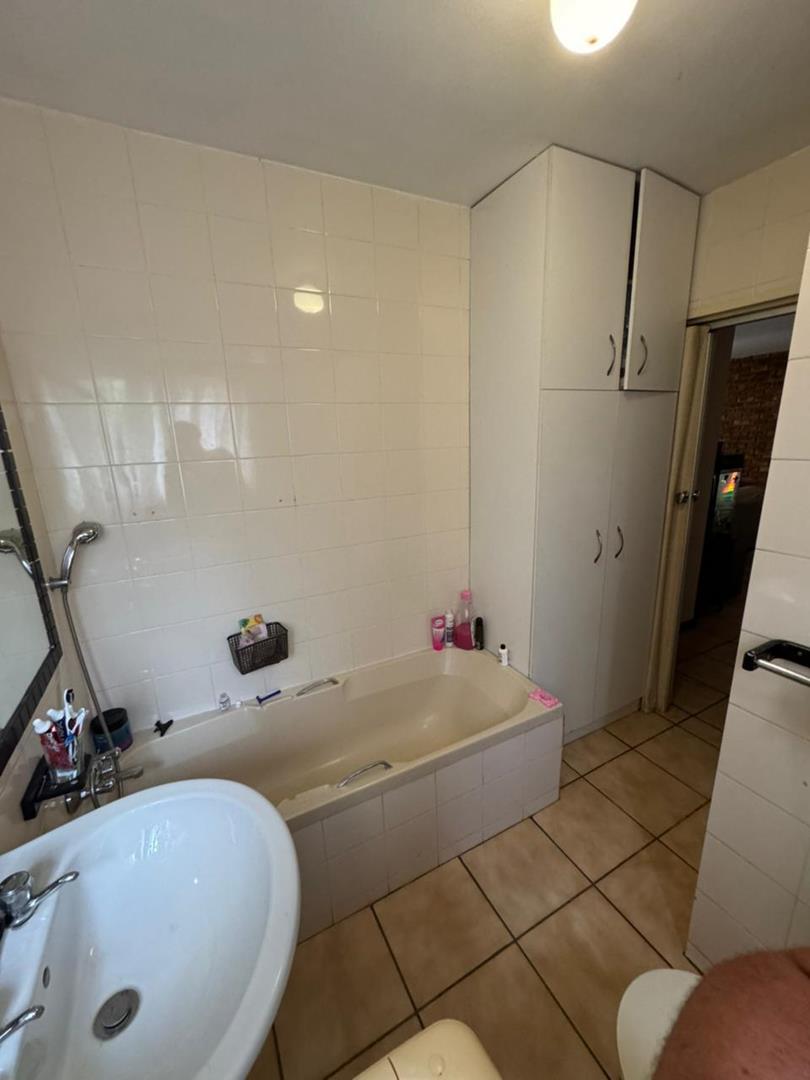 2 Bedroom Property for Sale in Hennopspark Gauteng