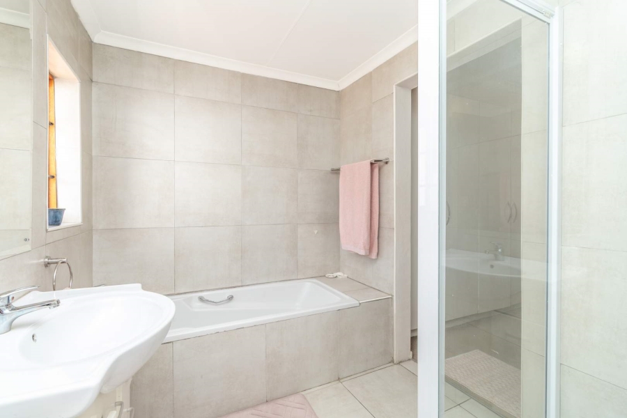 2 Bedroom Property for Sale in Bryanston Gauteng