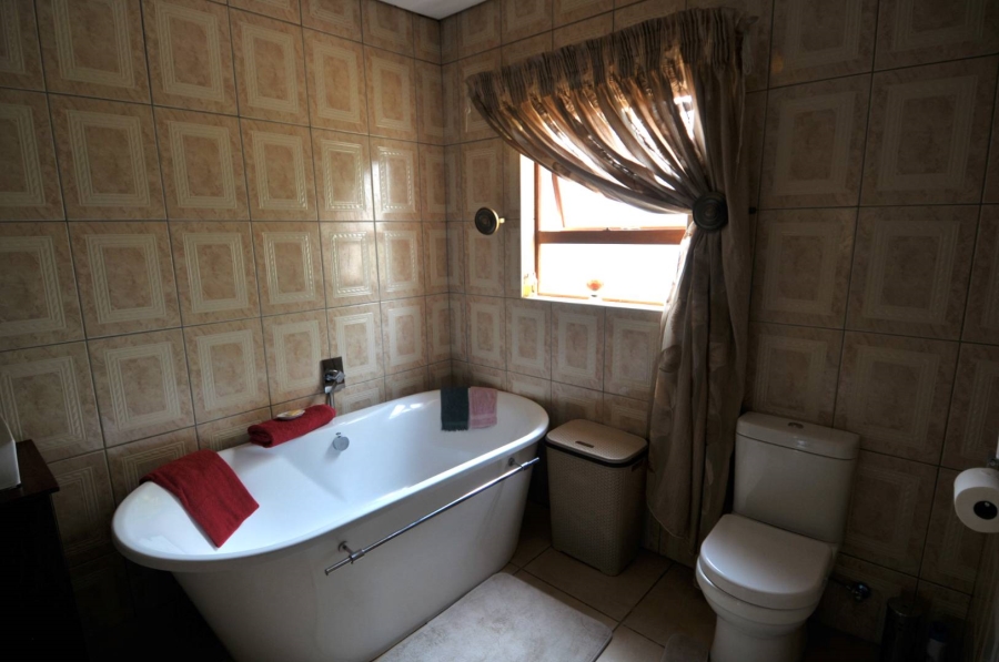 4 Bedroom Property for Sale in Willow Acres Gauteng