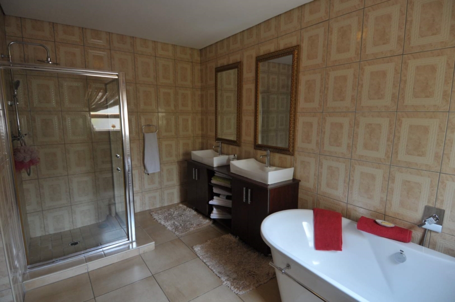 4 Bedroom Property for Sale in Willow Acres Gauteng