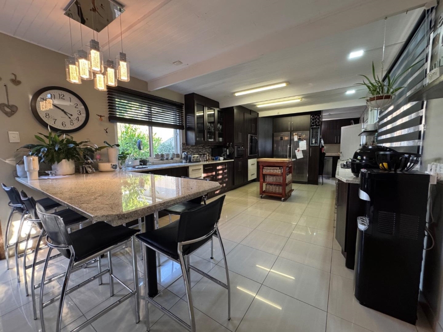 5 Bedroom Property for Sale in Waterkloof Ridge Gauteng