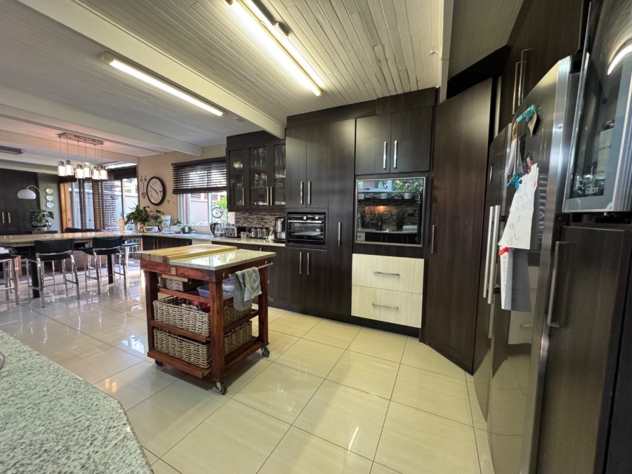 5 Bedroom Property for Sale in Waterkloof Ridge Gauteng